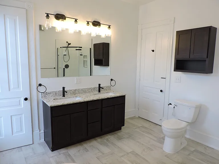 637 Wealthy St SE — Photo 32