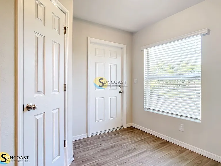 11266 Pendleton Ave — Photo 10