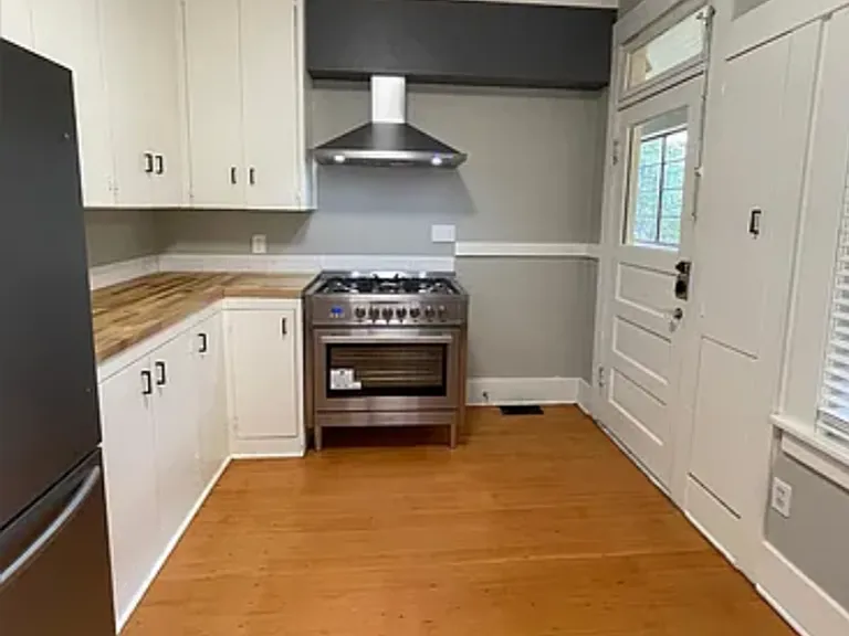 5004 SW View Point Ter — Photo 3
