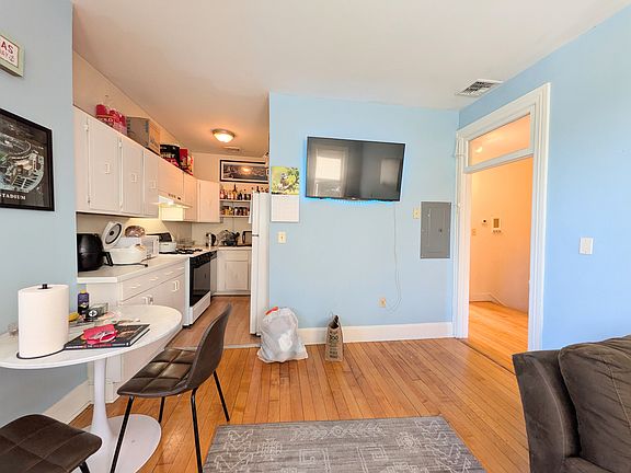 3rd image of 1516 Commonwealth Ave #2
