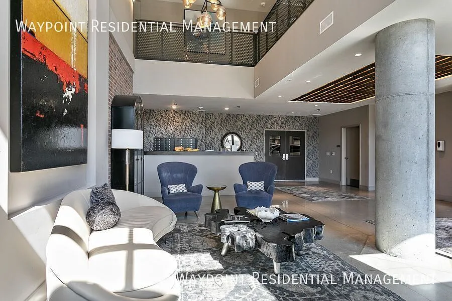 Luxury Top Floor View Condo With Expansive Space For Flexible Living — Photo 4