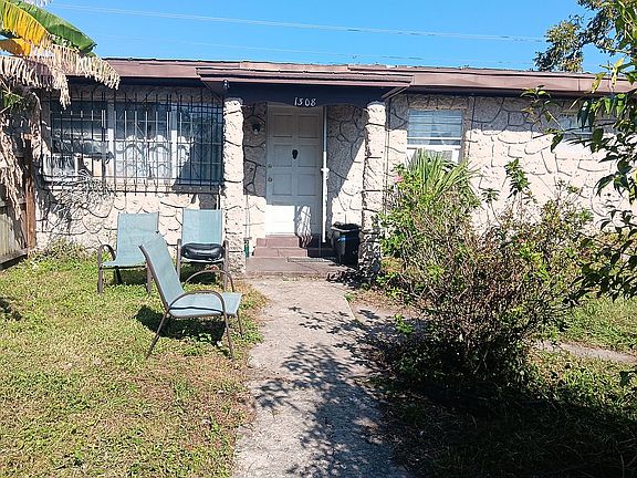 4th image of 1308 Walden St