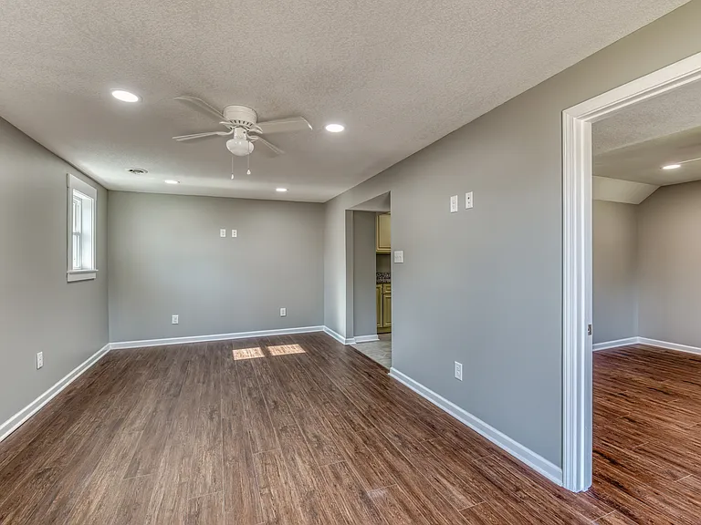 1216 Norway St #102 — Photo 2