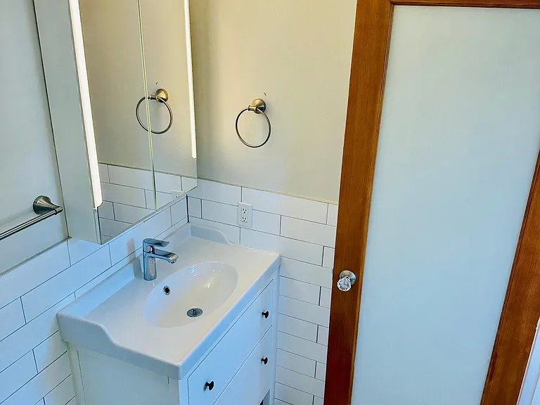 411 11th Ave E #305 — Photo 8