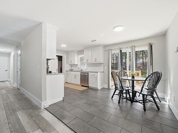5th image of 516 Landers St