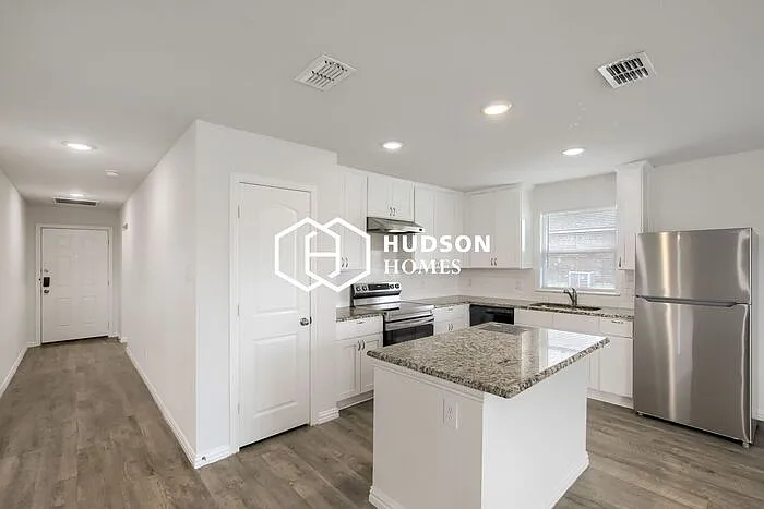 2402 Abigail Ln — Photo 5