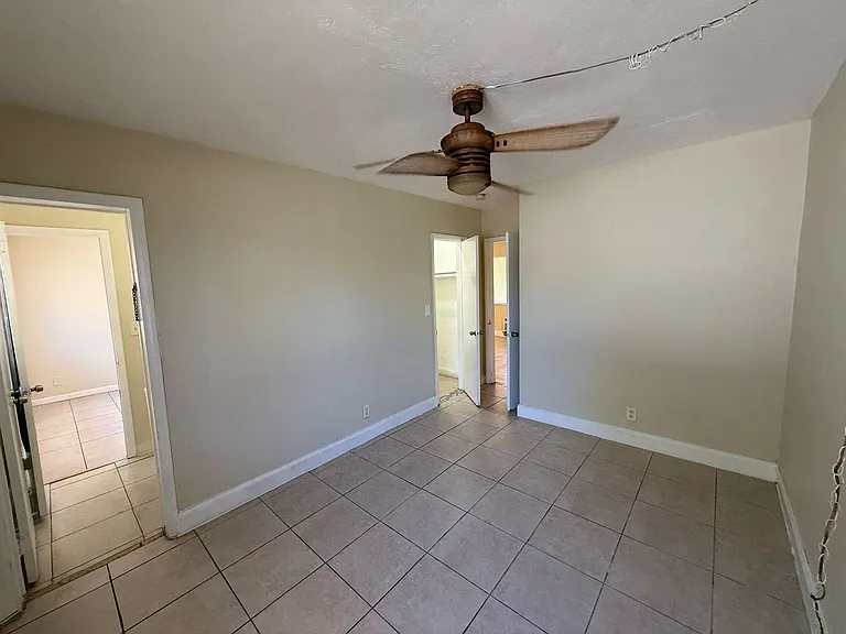716 NW 4th Ave — Photo 8