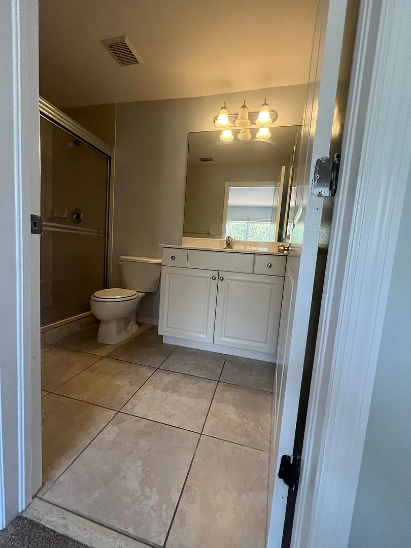 Checheckoutthis 2 Bedroom 2 1/2 Bath Townhouse — Photo 3