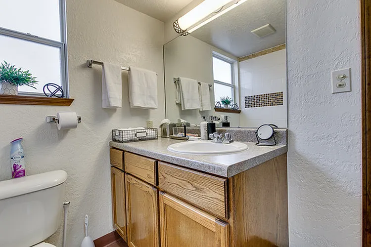Claremont Apartments — Photo 18
