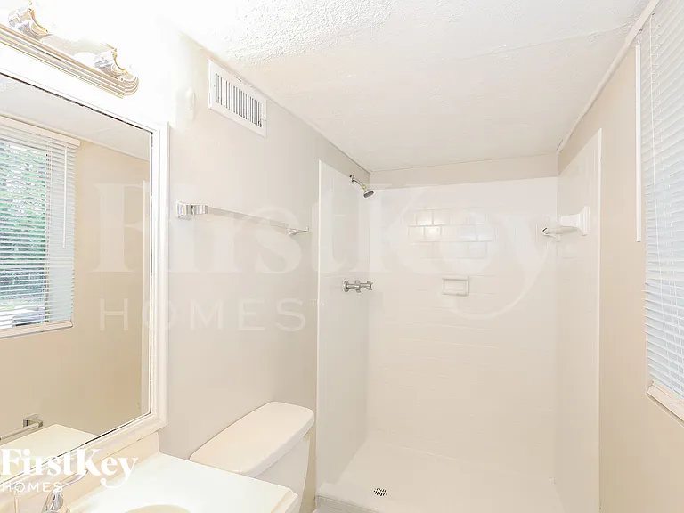 568 Dixon Rd — Photo 10