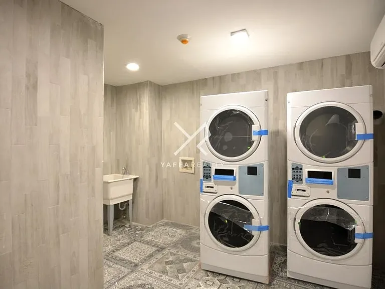 806 Saint Johns Pl #1D — Photo 13