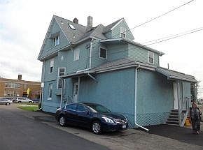 3rd image of 140 Main St