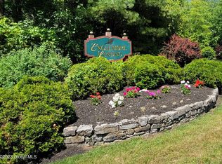 4 Towline Ln, Clifton Park, NY 12065