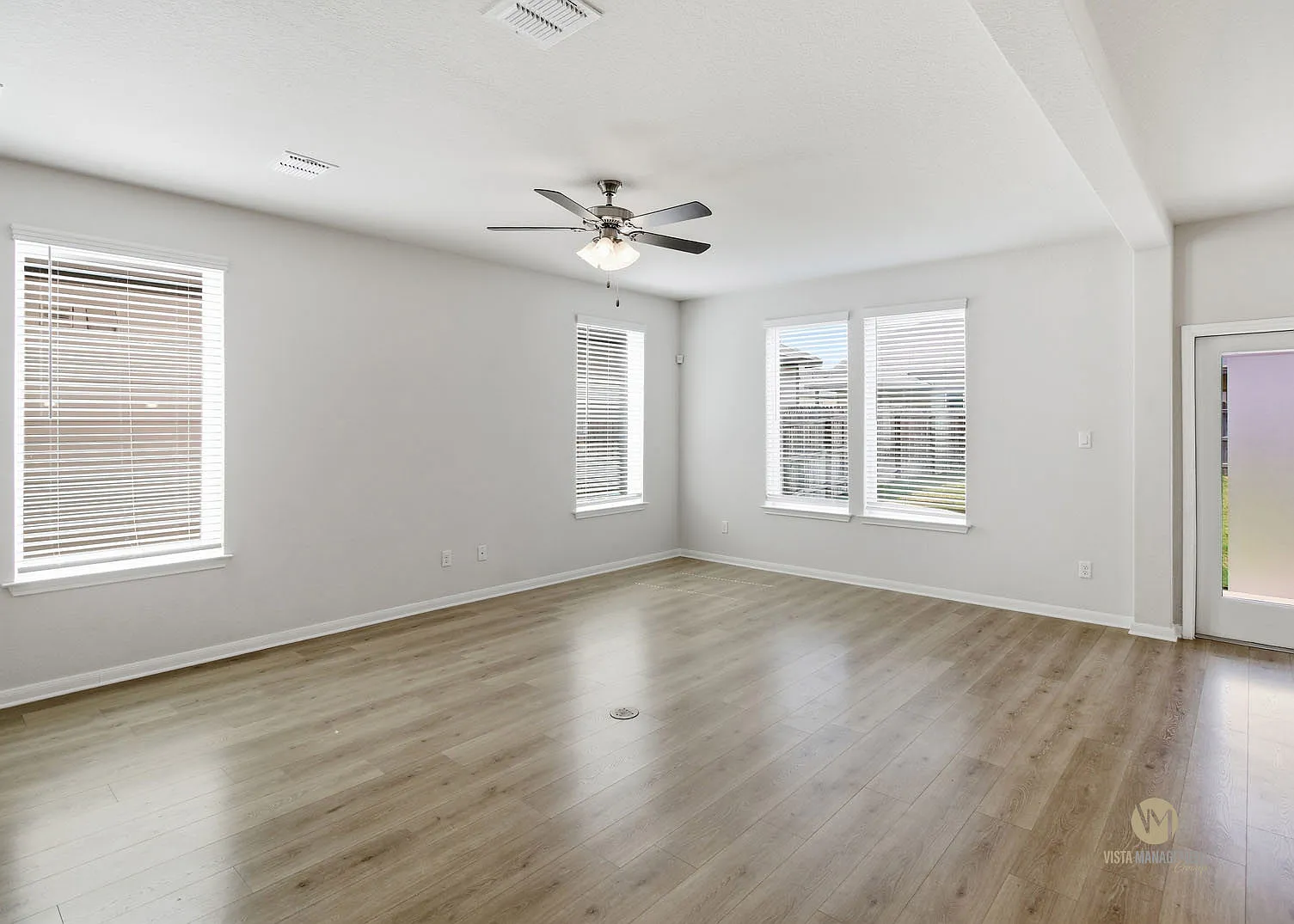 4 bed, 2.5 bath, 2086 sqft, $2,245 — Photo 4