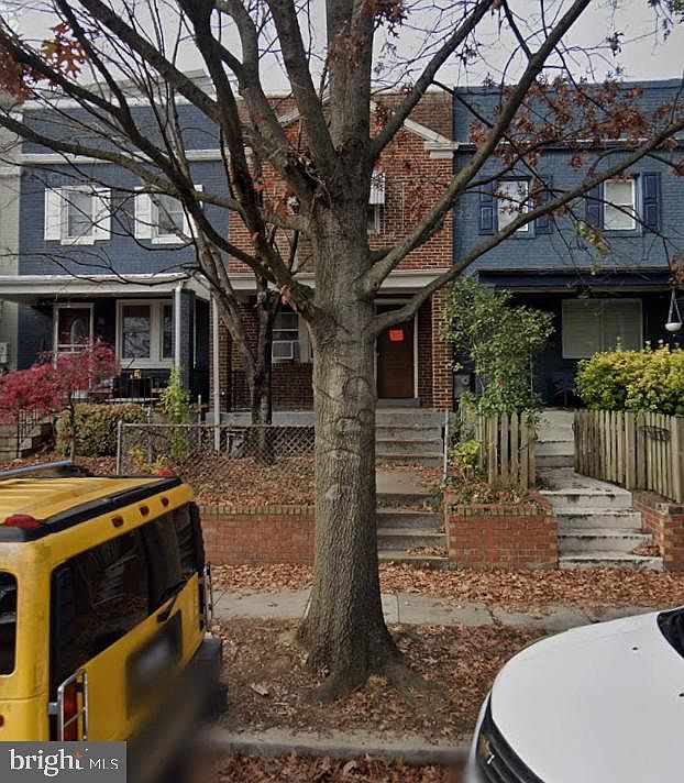 1st image of 1011 15th St SE
