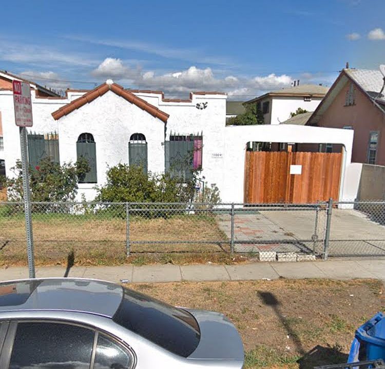 1st image of 1009 E 80th St