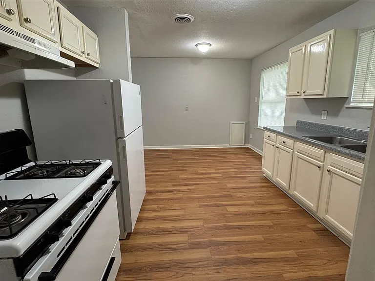 5122 Windemere St — Photo 4