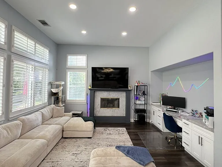 1836 E Bolinger Cir — Photo 10