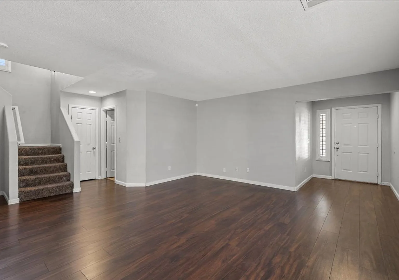 Gorgeous 4 Bedroom Home with Modern Feel in Summerlin — Photo 3