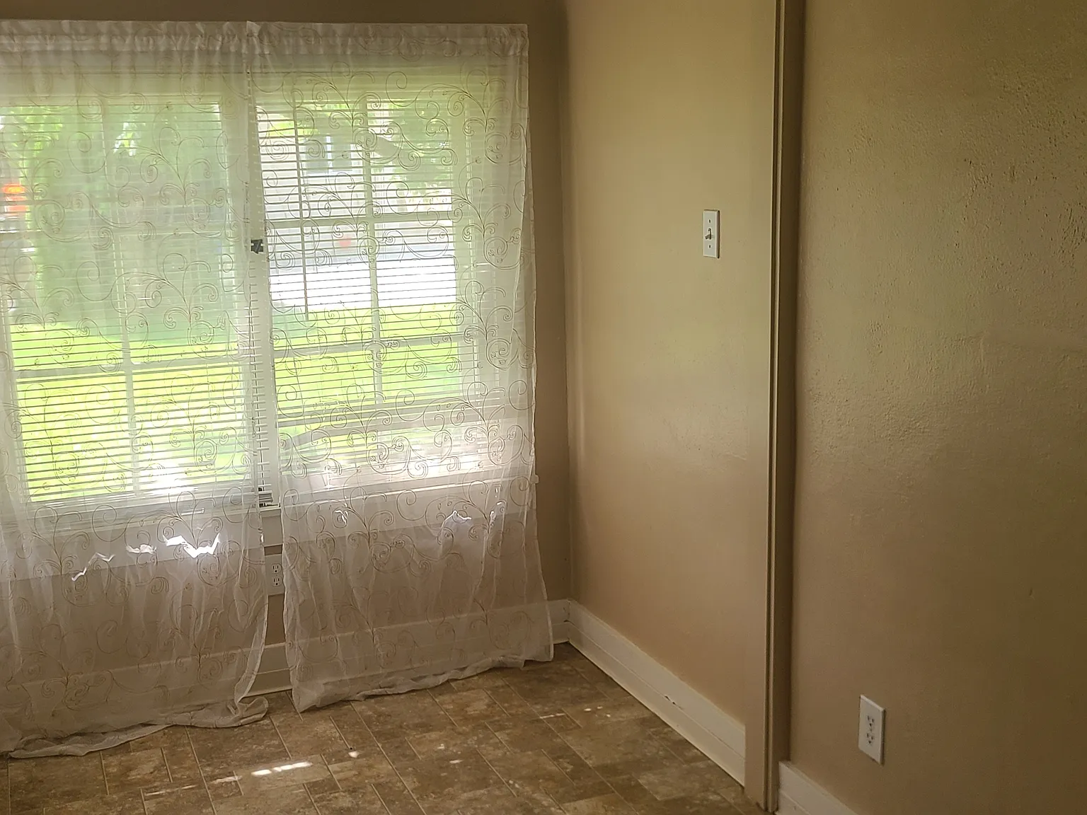 1 bed, 850 sqft, $1,295 — Photo 2