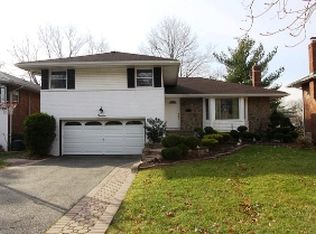 12 Cedar Rd, Westbury, NY 11590