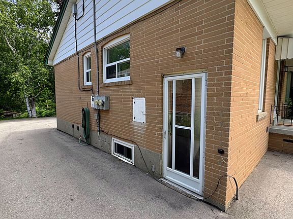 3rd image of 54 Hewson Cres #Basement