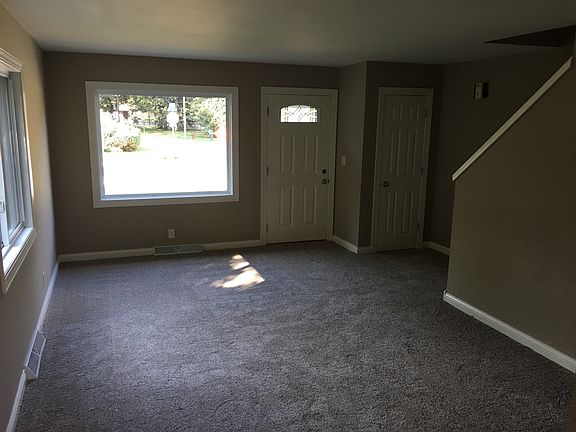 4th image of 10603 W Garfield Ave