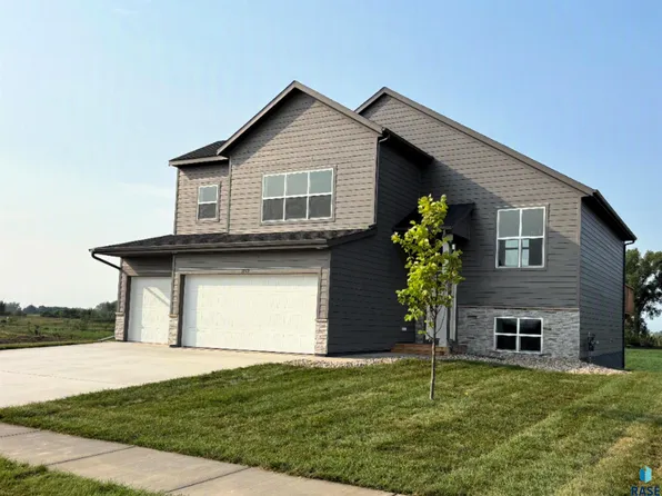 E Ashwood Cir, Sioux Falls, SD 57108