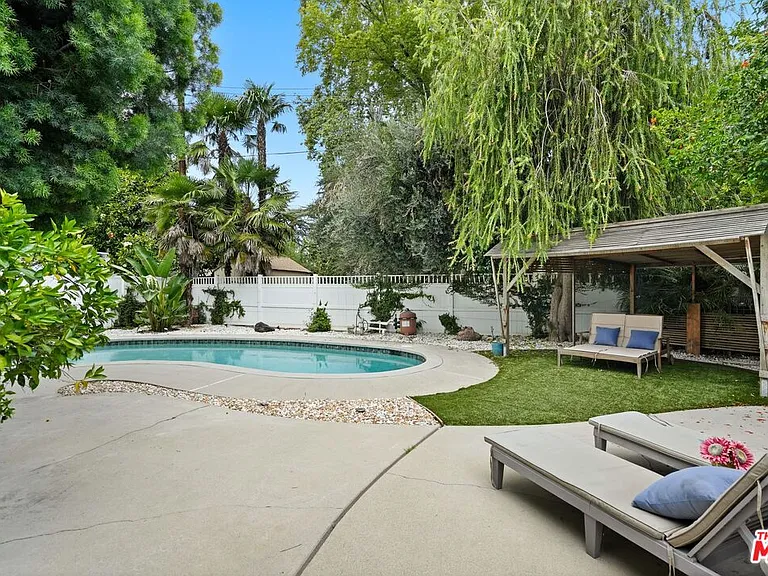 6558 Lasaine Ave — Photo 36