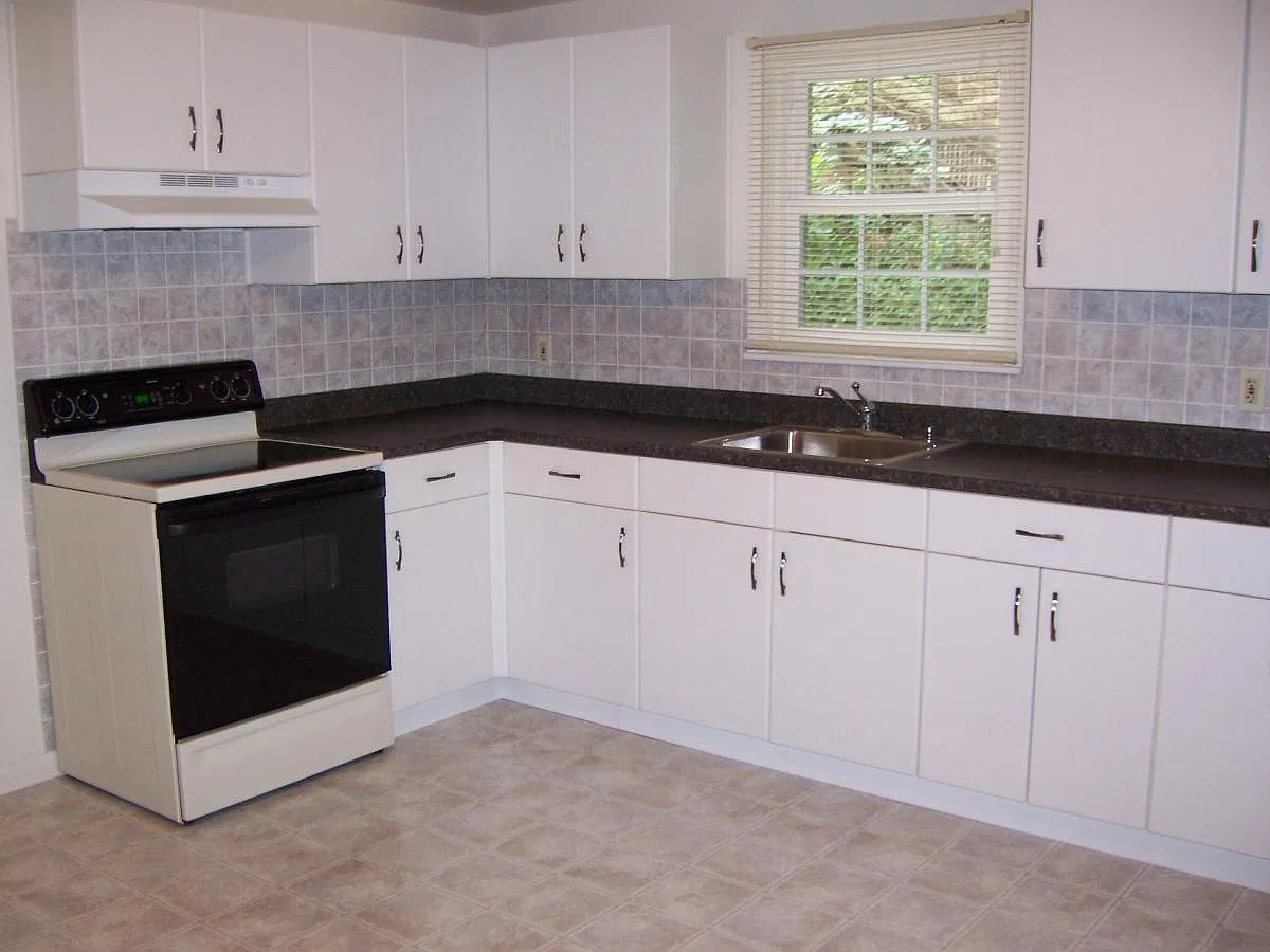3 bed, 1200 sqft, $2,200 — Photo 2