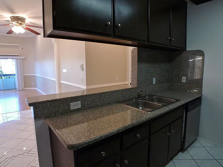 Village Beesan Condos — Photo 58