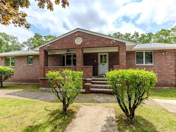 10 Lantern Rd, Smithfield, RI 02917