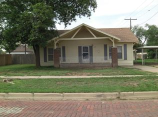 208 W 10th St, Plainview, TX 79072