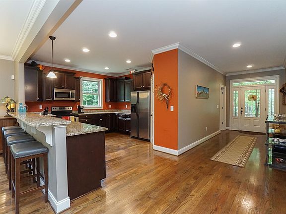 5th image of 250 Boyd Dr