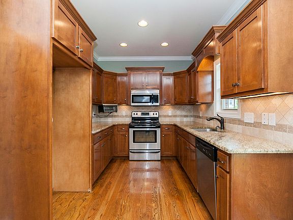 2nd image of 5128 Starnes Dr