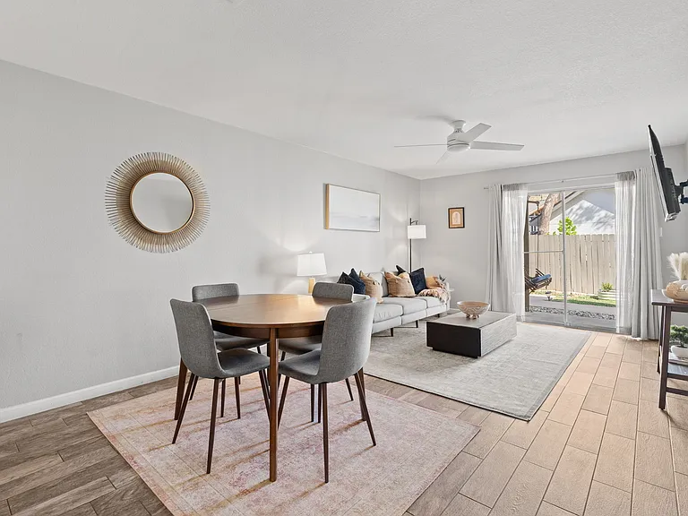 104 Cove E #106 — Photo 2