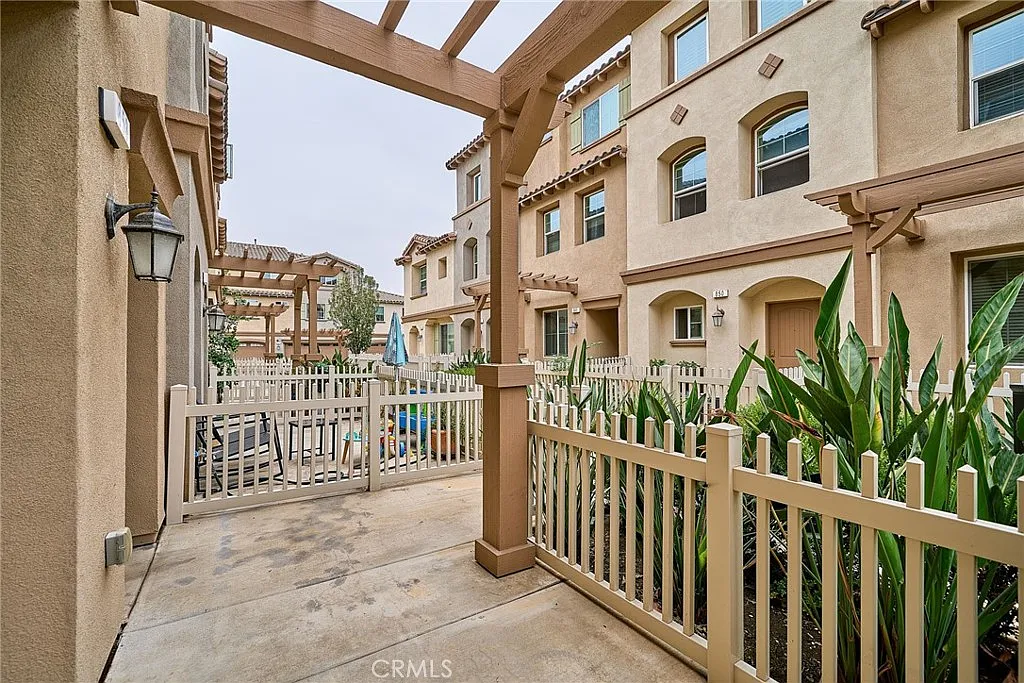 4 bed, 1685 sqft, $3,600 — Photo 3