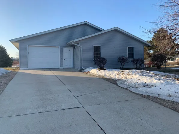 1106 Willow Ln, Marshall, MN 56258