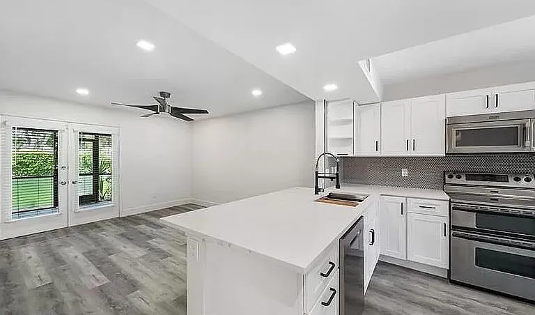 10300 Hidden Springs Ct — Photo 2