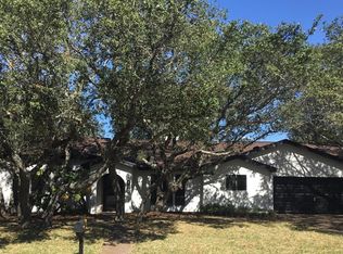 110 Peachtree Dr, Rockport, TX 78382