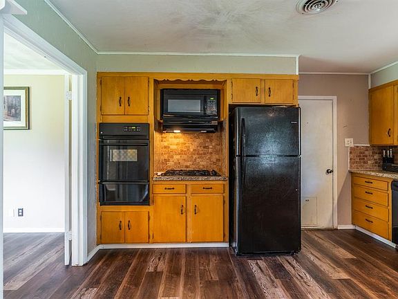 5th image of 2304 Webb Ave