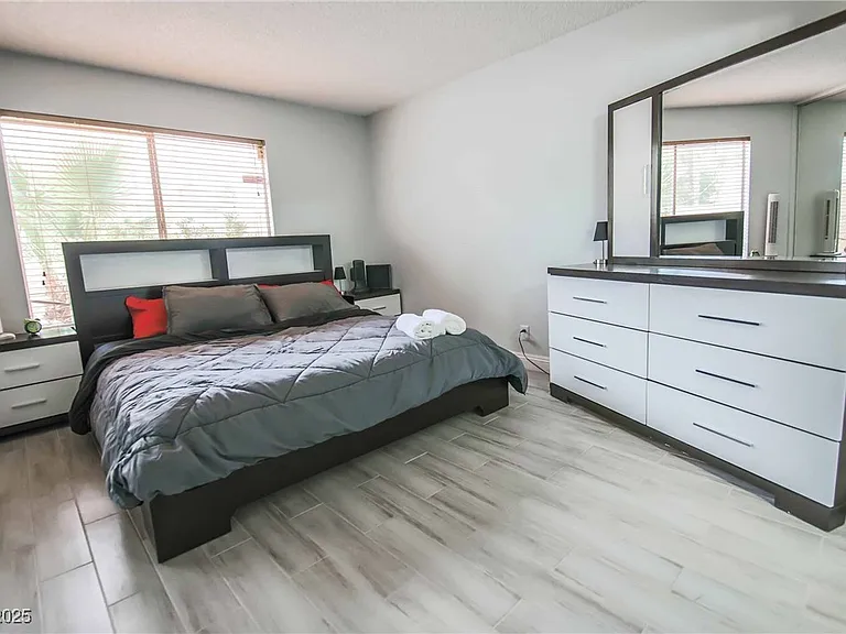 7399 Topeka Dr — Photo 12