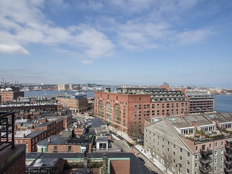 300 Commercial St #402 — Photo 12