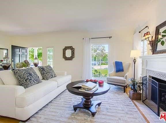 3rd image of 208 S Arden Blvd