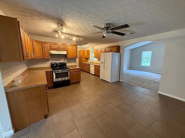 100 Peek Dr — Photo 4