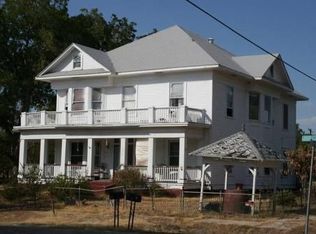 316 S 2nd St, Lott, TX 76656