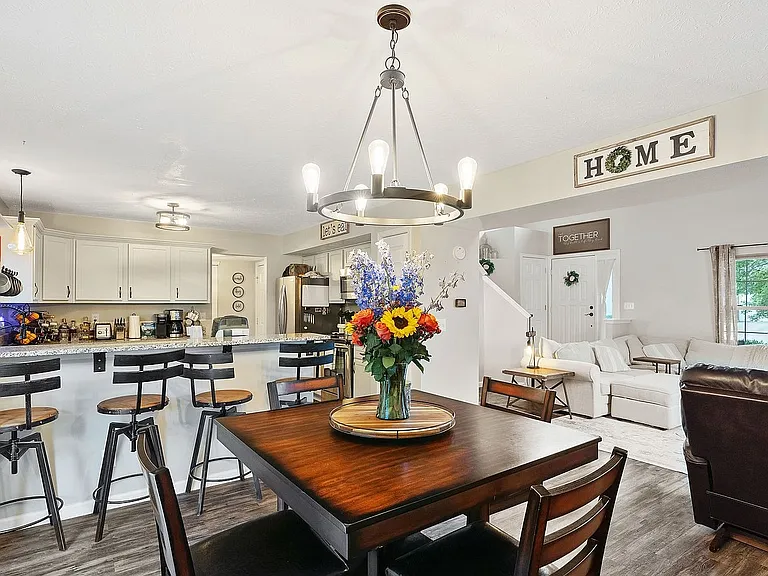 3397 Yorkshire Dr — Photo 7