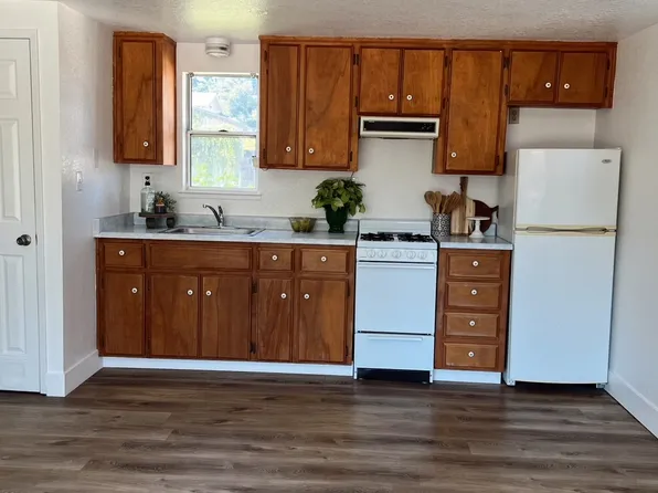1500 N Johnson Rd #B, Turlock, CA 95380
