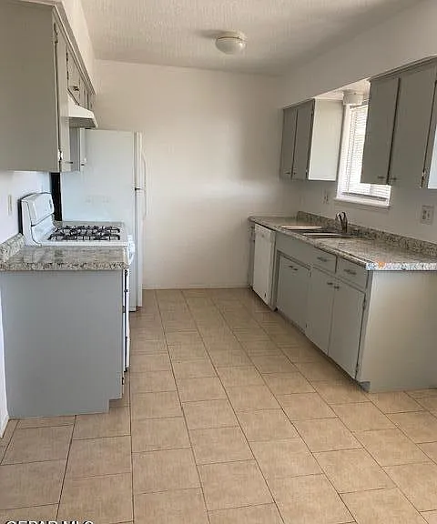 6925 Escondido Dr #B — Photo 12