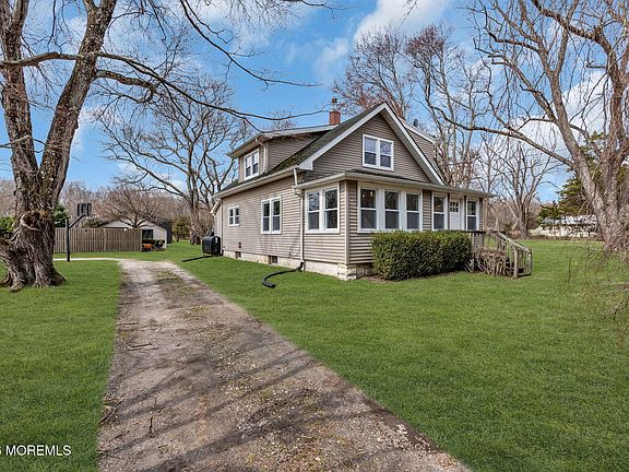 3rd image of 460 Brickyard Rd